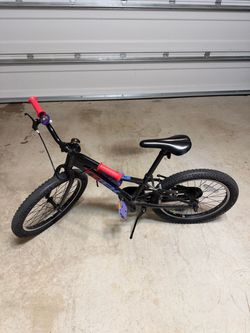 Kids Mountain Bike Black with Red Grips