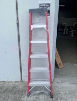 New 6-Foot Fiberglass Step Ladder 500-Pound Load Capacity Type IAA Folding Platform Ladders
