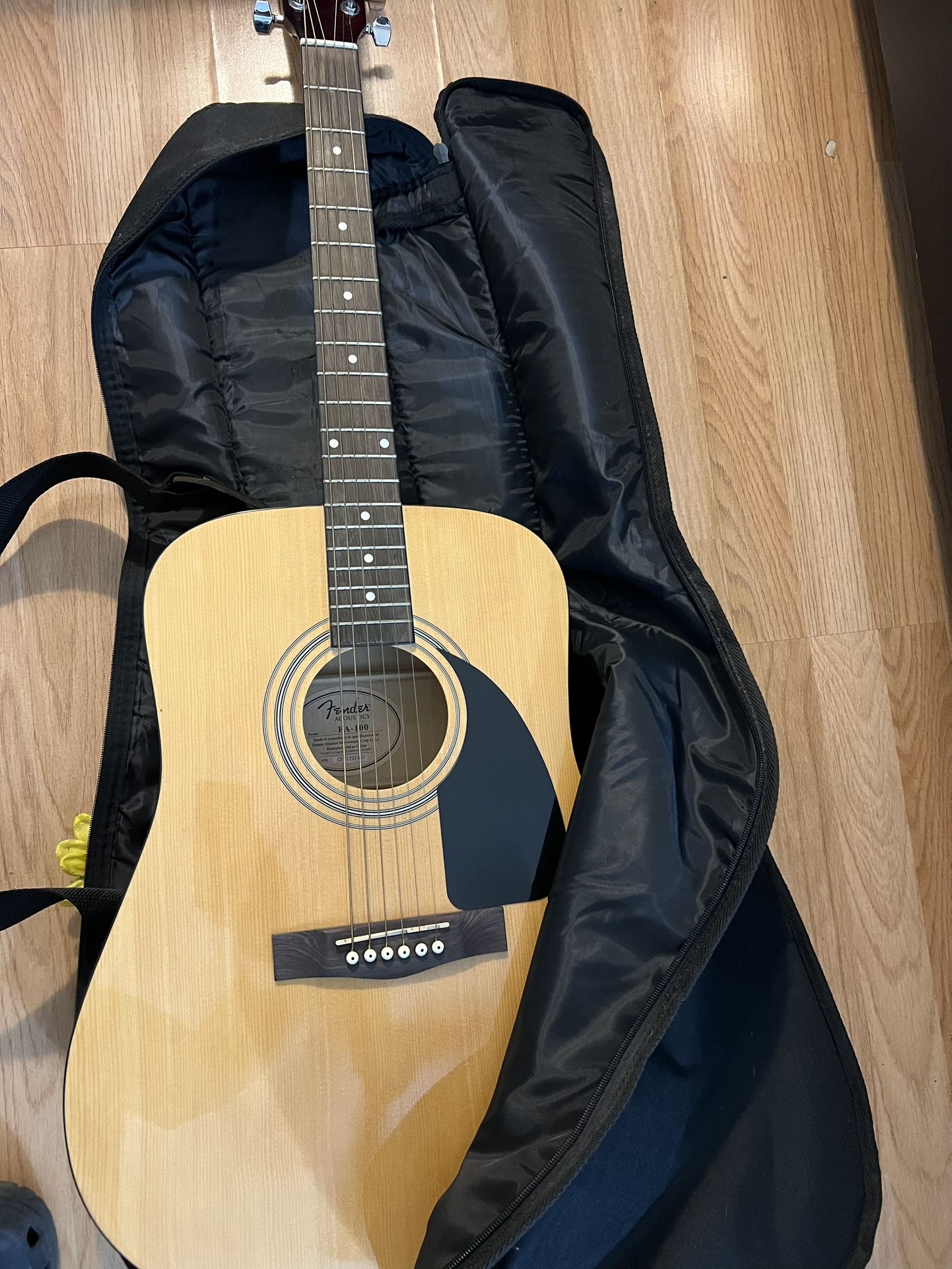 Fender Acoustic Guitar FA-100