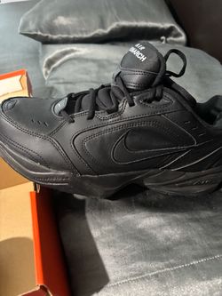 Nike air monarch iv 4e size 10