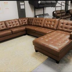Baskove Auburn Large Leather RAF Sectional📌In Stock🚨Finance&Delivery Available