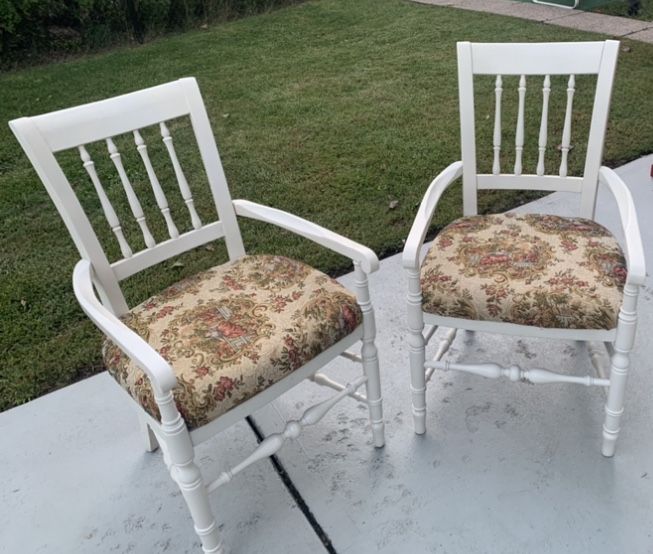 Antique Chairs/ Sillas Antiguas