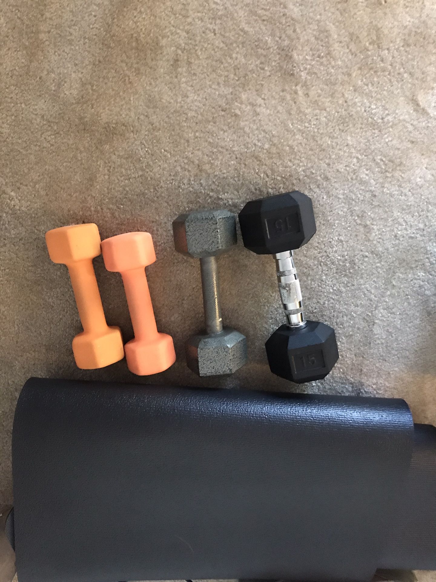 Dumbbells ( pair of 8 and 15 pounds)+ yoga mat new