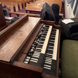 Hammon B3 with Leslie Speaker