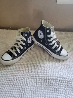 Converse All Star high tops kids size 11. Excellent Condition