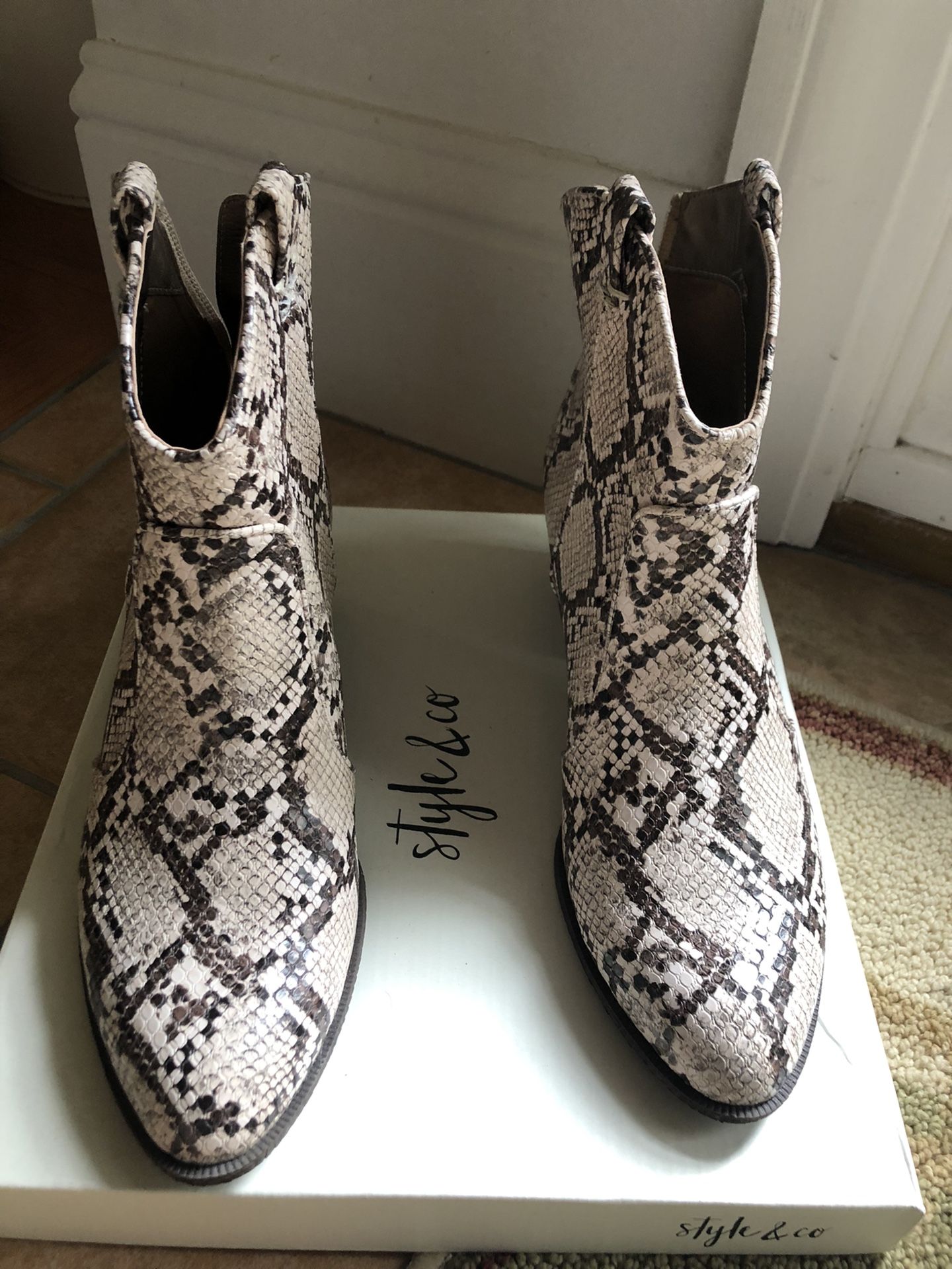Ladies boots… channeling Beyoncé