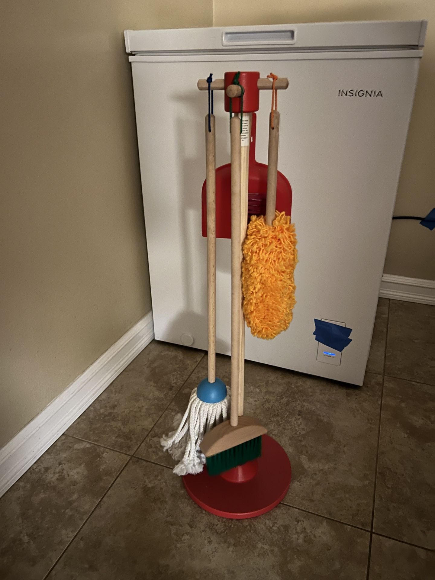 Melissa And Doug cleaning playset