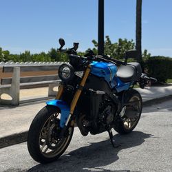 Yamaha XSR(contact info removed) — Garage Kept — Clean Title. 5500 miles .