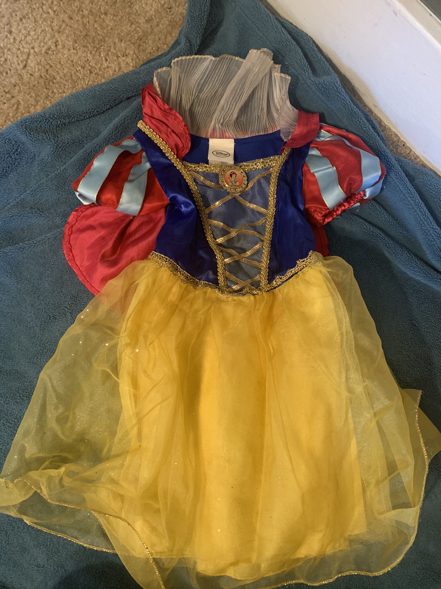 2t Snow White costume