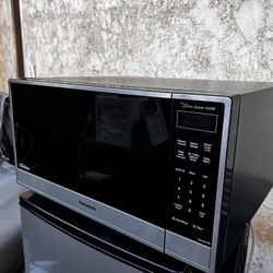 Panasonic 1250Wt Countertop Microwave Oven