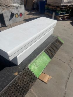 🔧 DELTA HEAVY-DUTY STEEL TRUCK TOOL BOX — $300 Used – Good Condition | Usada – Buenas condiciones English 🇺🇸 Delta Steel Crossover Truck Tool Box