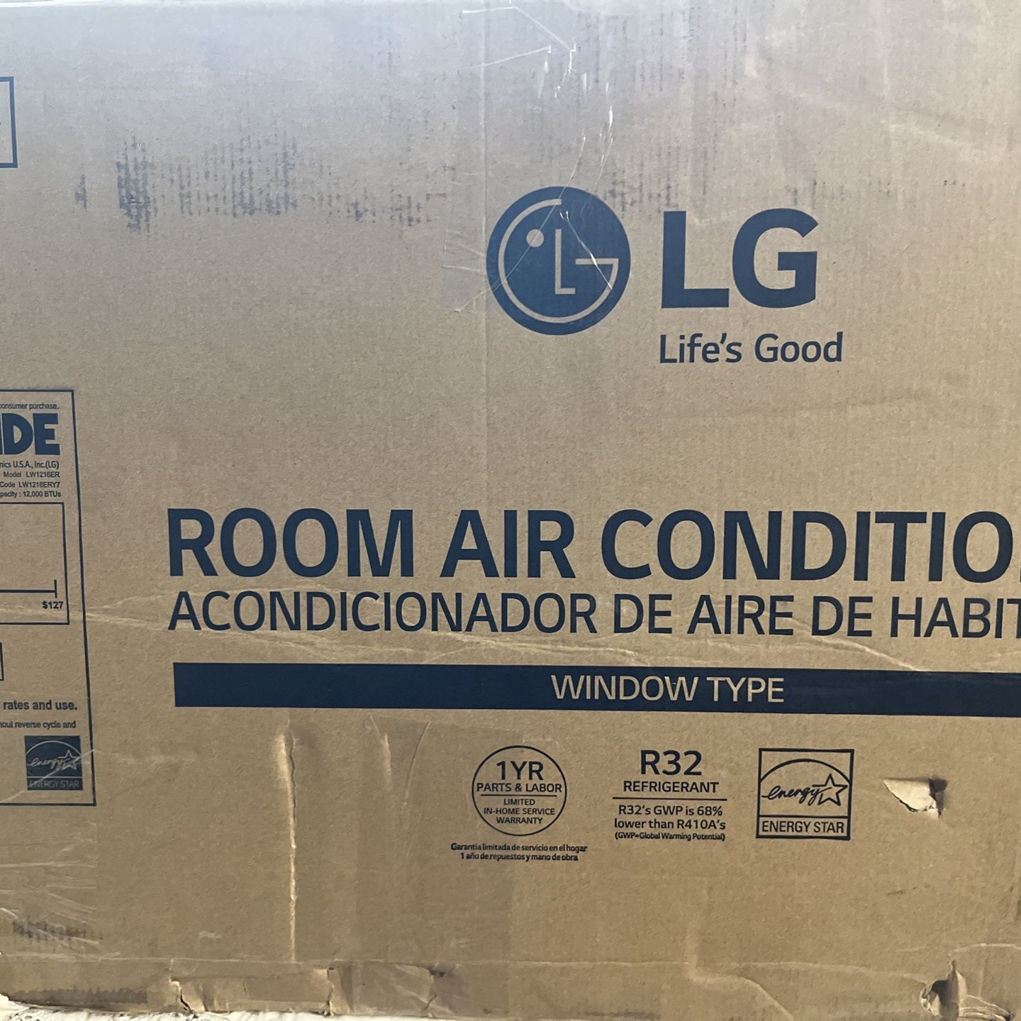 LG LW1216ER 12000 BTU 115V Window Air Conditioner - White