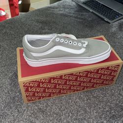 Old Skool Vans Size 8 (Never Worn)