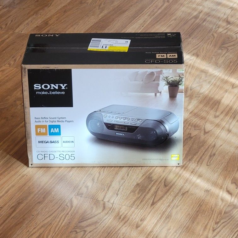 Sony CFD-S05 CD/Headphone Jack/CD-R Playback/Radio/CD-RW.../Cassette NEW
SEALED. UPC 0(contact info removed)2. Weight 7.5lb plus shipping materials.