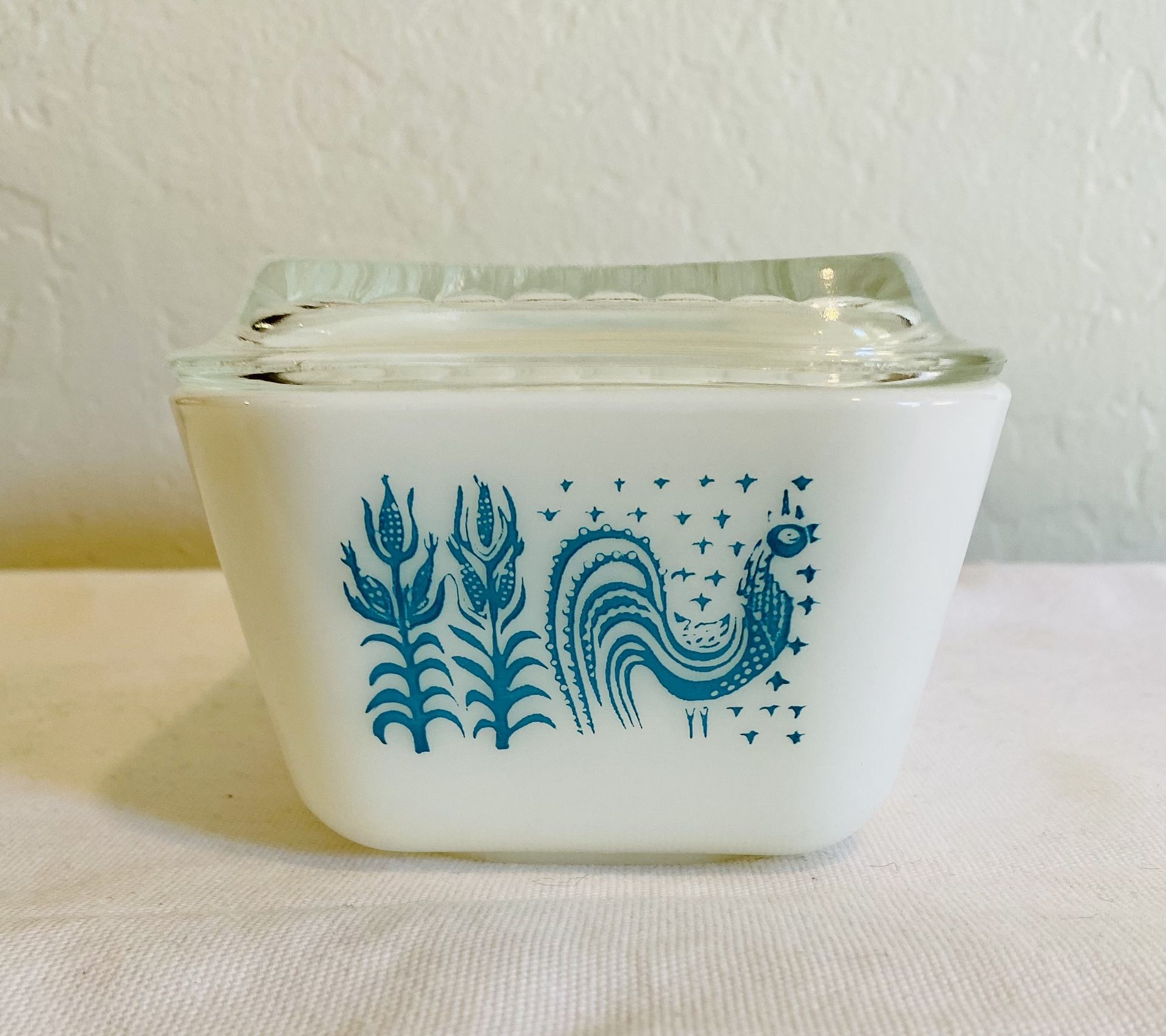 vintage Mid century blue rooster Pyrex one and a half pint covered refrigerator dish