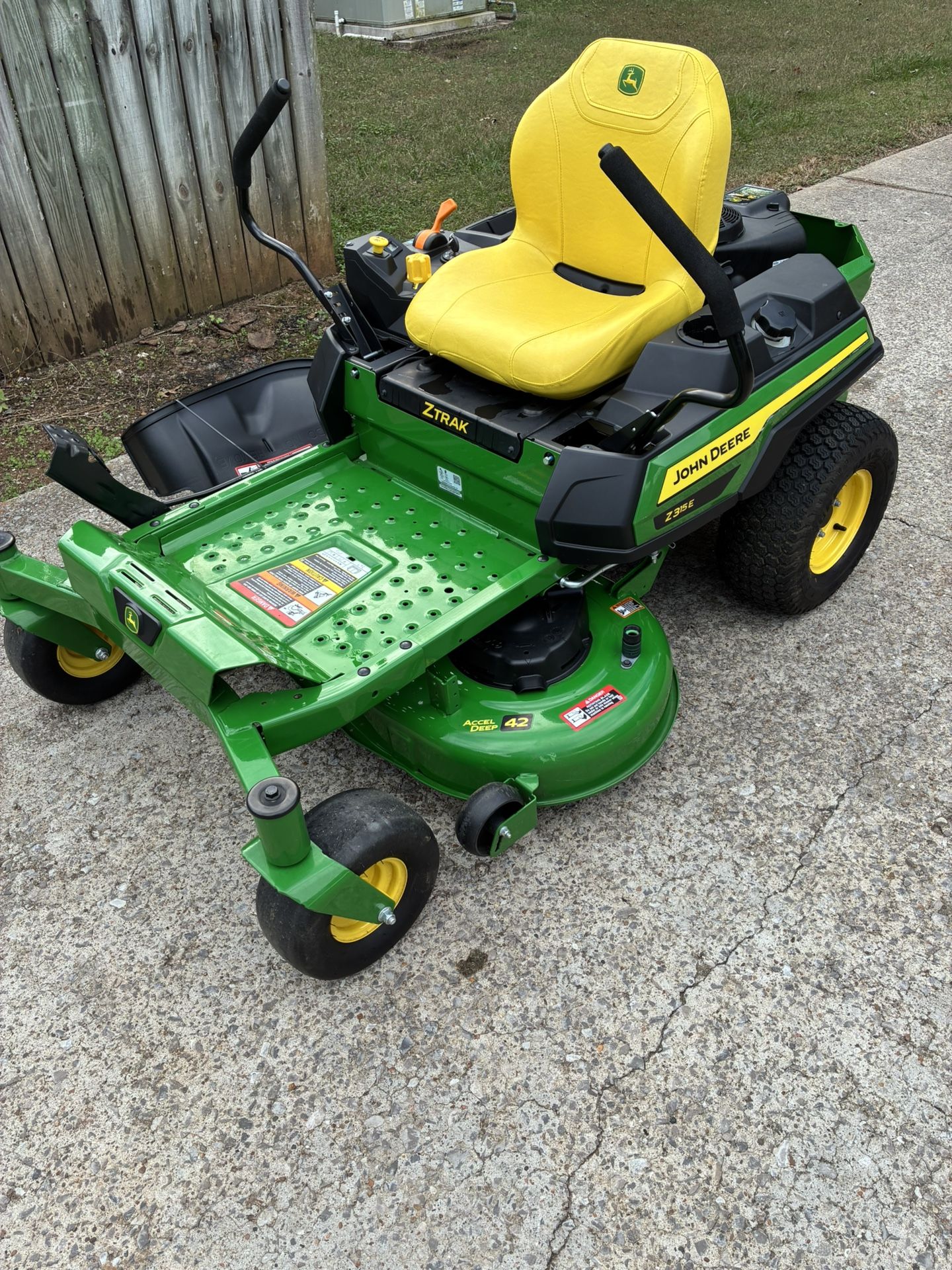 2025 John Deere Z315E Zero Turn Mower