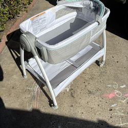 Graco Bassinet And Changing Table