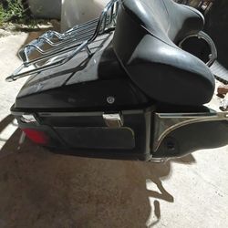 Harley-Davidson 2001 Road King Luggage Rack And Seat And Speakers