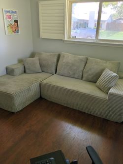Boneless L-shaped couch with chase