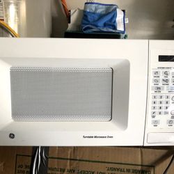 GE Turntable Counter Top Microwave 