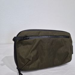 ALPAKA Elements Tech Case Mini - Olive Green X-Pac - Like New
