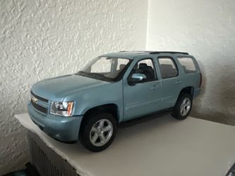 1/24 Scale Chevy Tahoe Lot