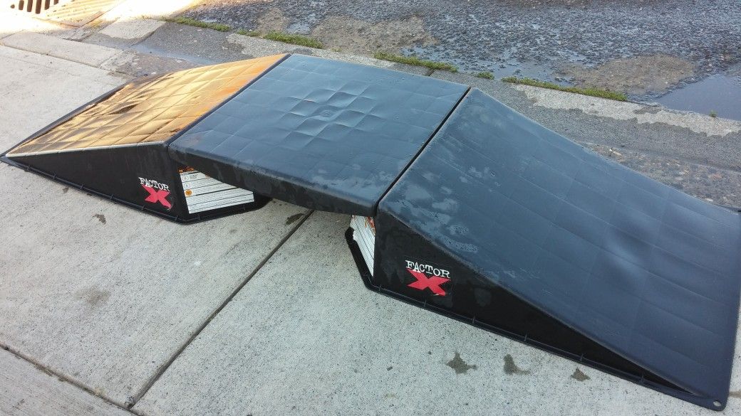 Factor X BMX/skateboard ramp. Launch ramps each 33x25, center is 25x25 interlocking snap together
