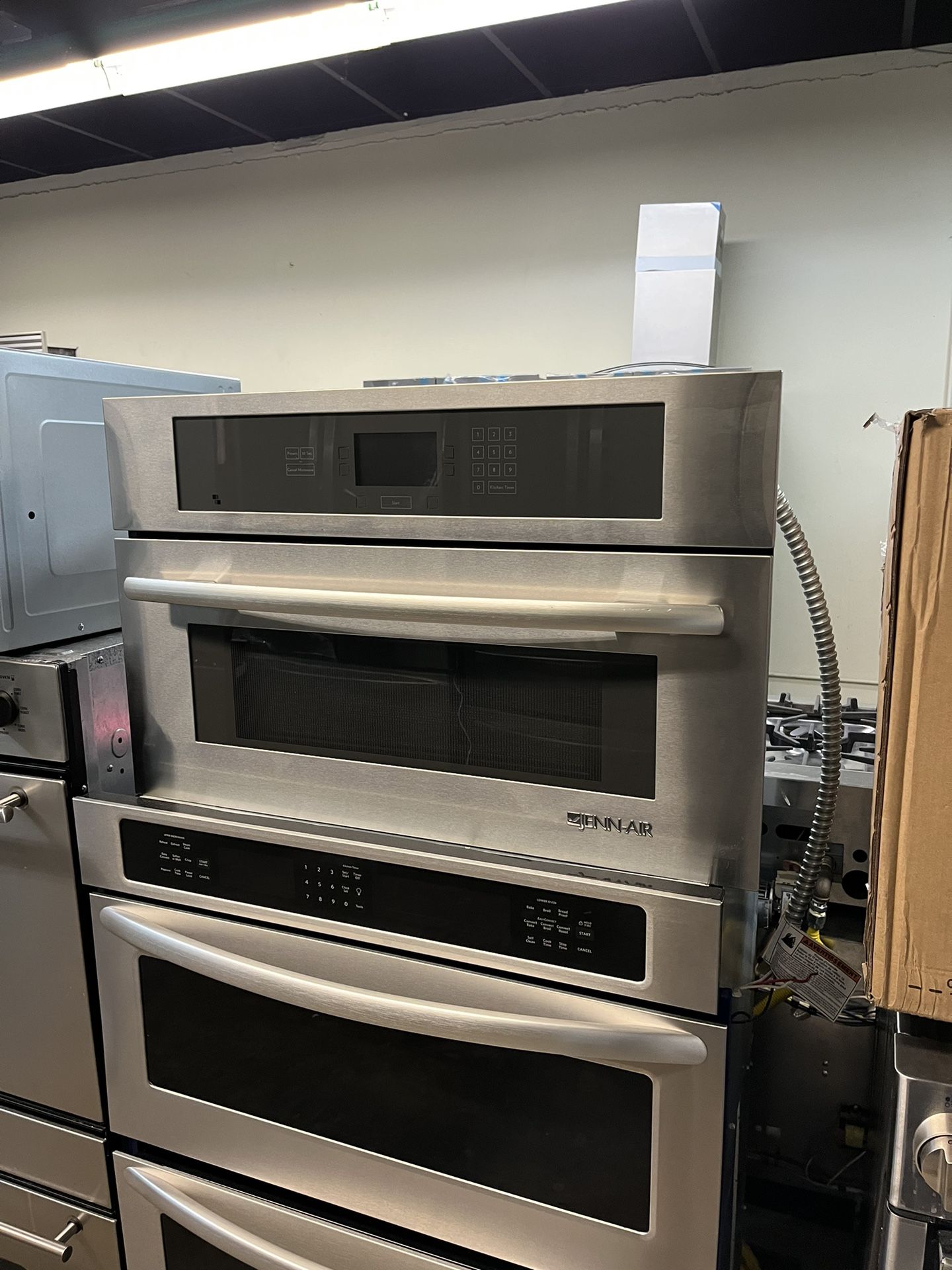 JENN AIR BUILT IN MICROWAVE