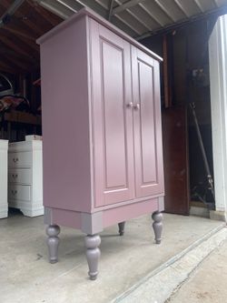 Storage cabinet