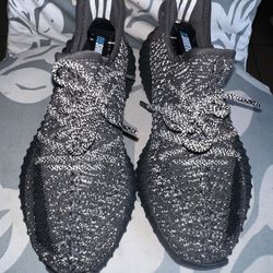 Adidas Yeezy Boost 350 V2Static Black (Reflective) Size 6 lightly Used