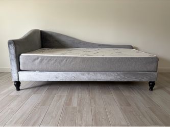Twin DayBed with Mattress