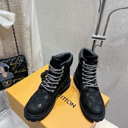 Louis Vuitton X Timberland Boots Men’s SIZE 10 (New)