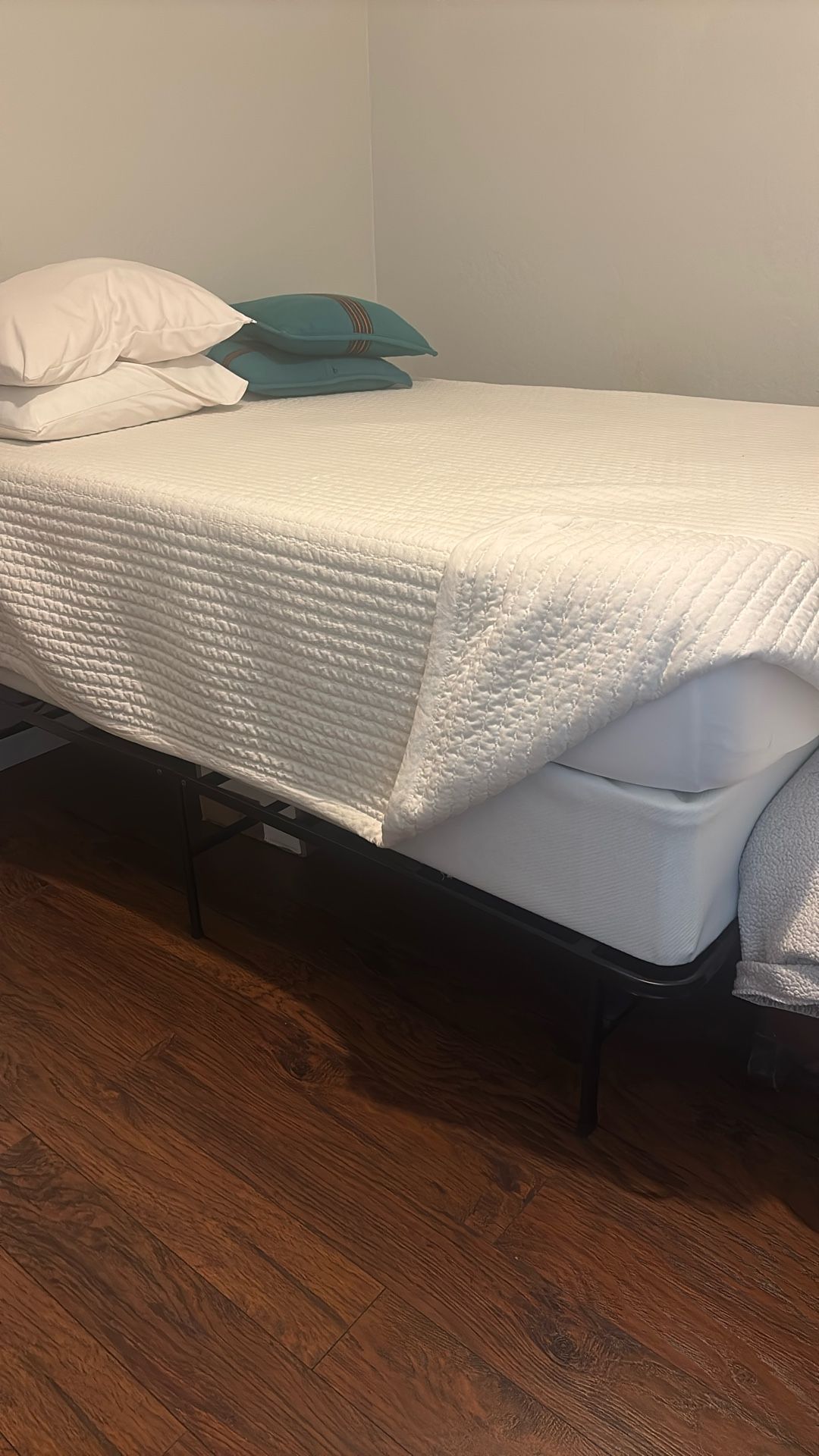 Free Full Bed Box Spring - Excellent Condition