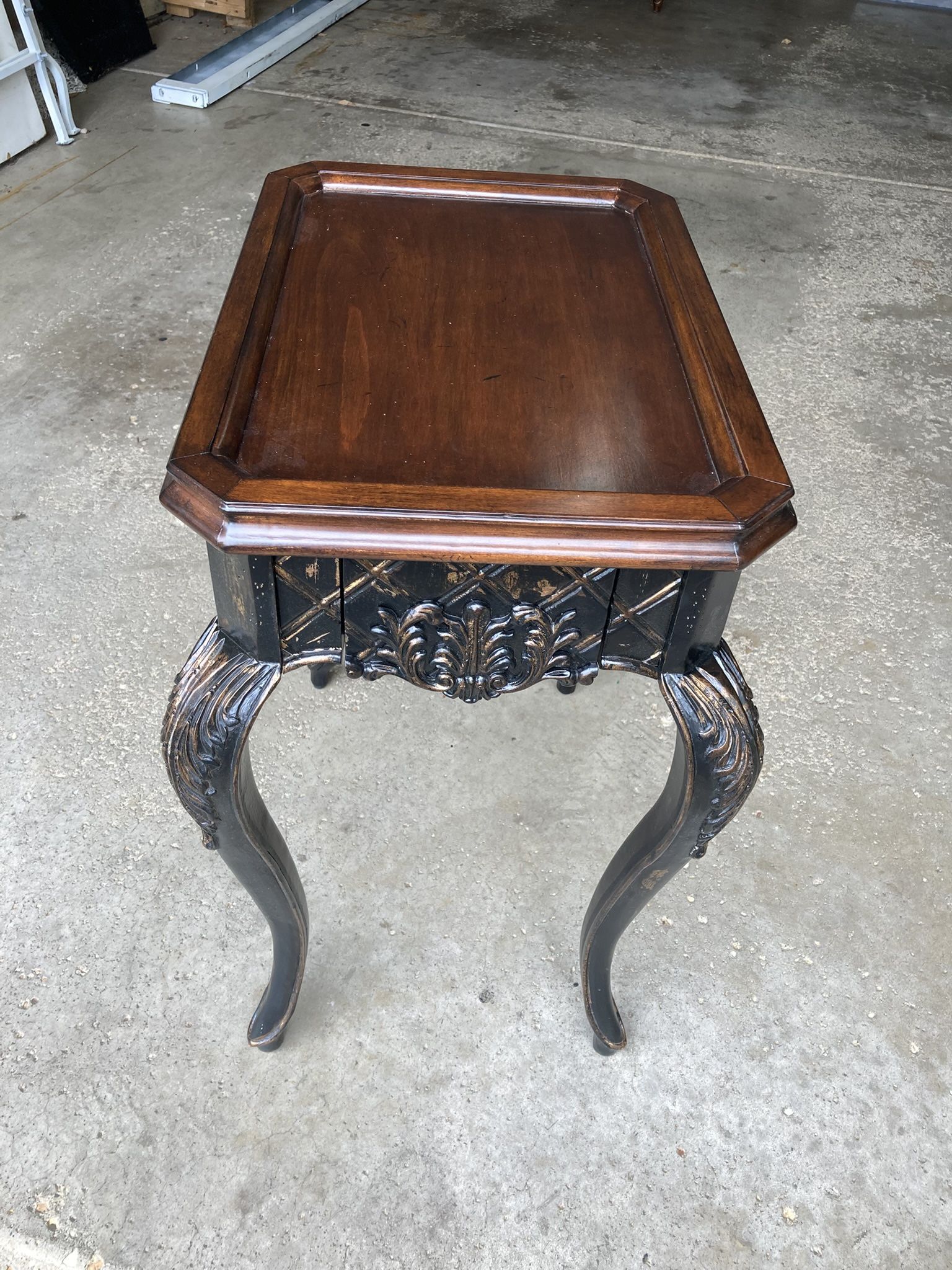 Wooden End Table W/Drawer