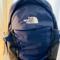 **BRAND NEW** Northface Recon backpack w/ Laptop sleeve