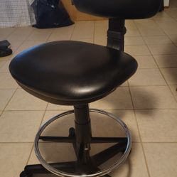 Height Adjustable Bar Stool