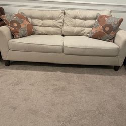 SOFA W QUEEN SIZE BED.