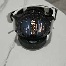 Samsung Galaxy Smart Watch Frontier With Charger And 9 Bands