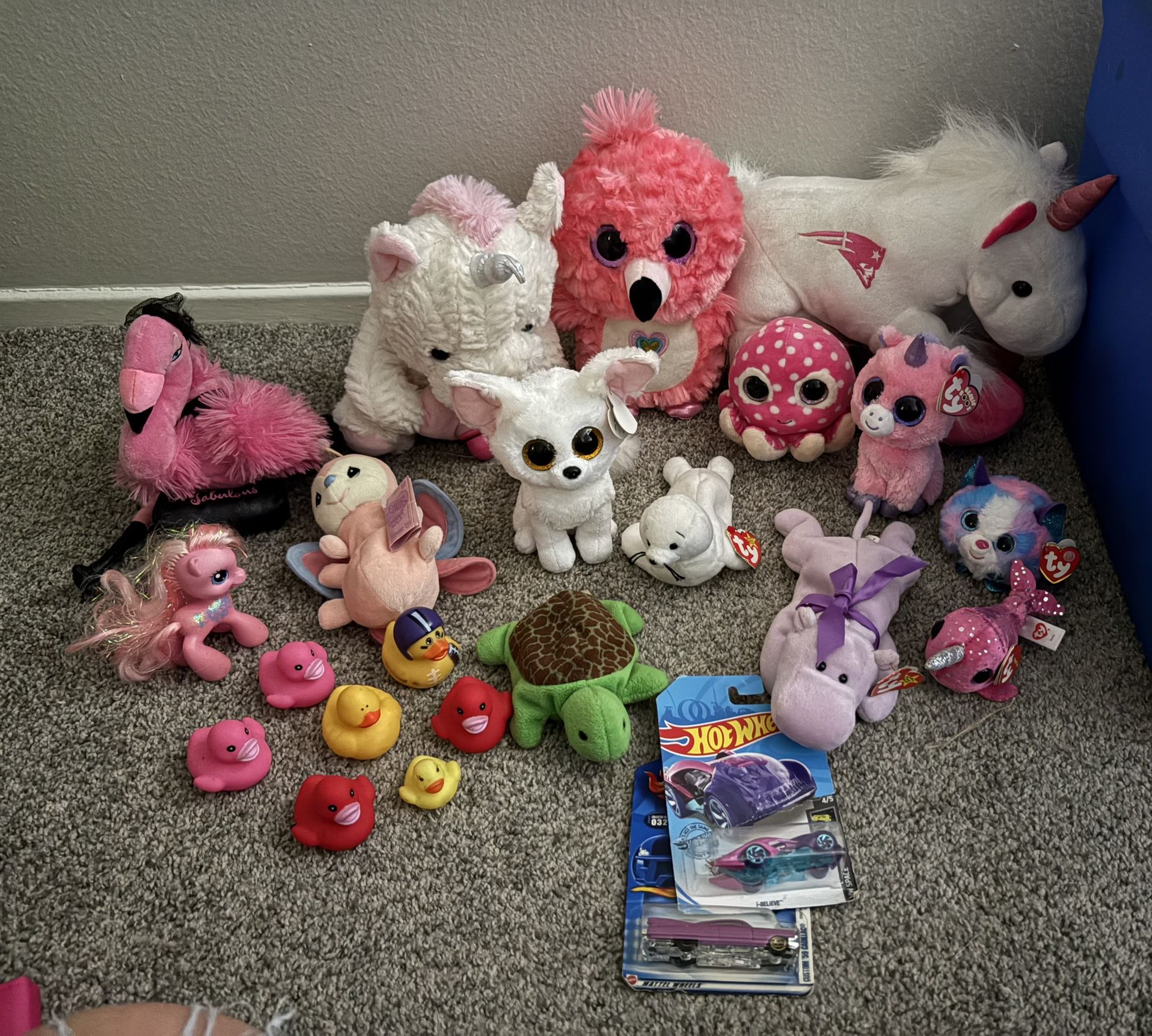 LARGE Lot Of Stuffed Animals, Beanie Babies And Toys