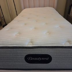 Twin Mattress - Beautyrest 12" Thick - like New- Must See