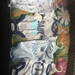 New never been worn never been taken off hanger 3 to 6 months boy onesie