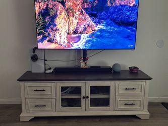 Entertainment center