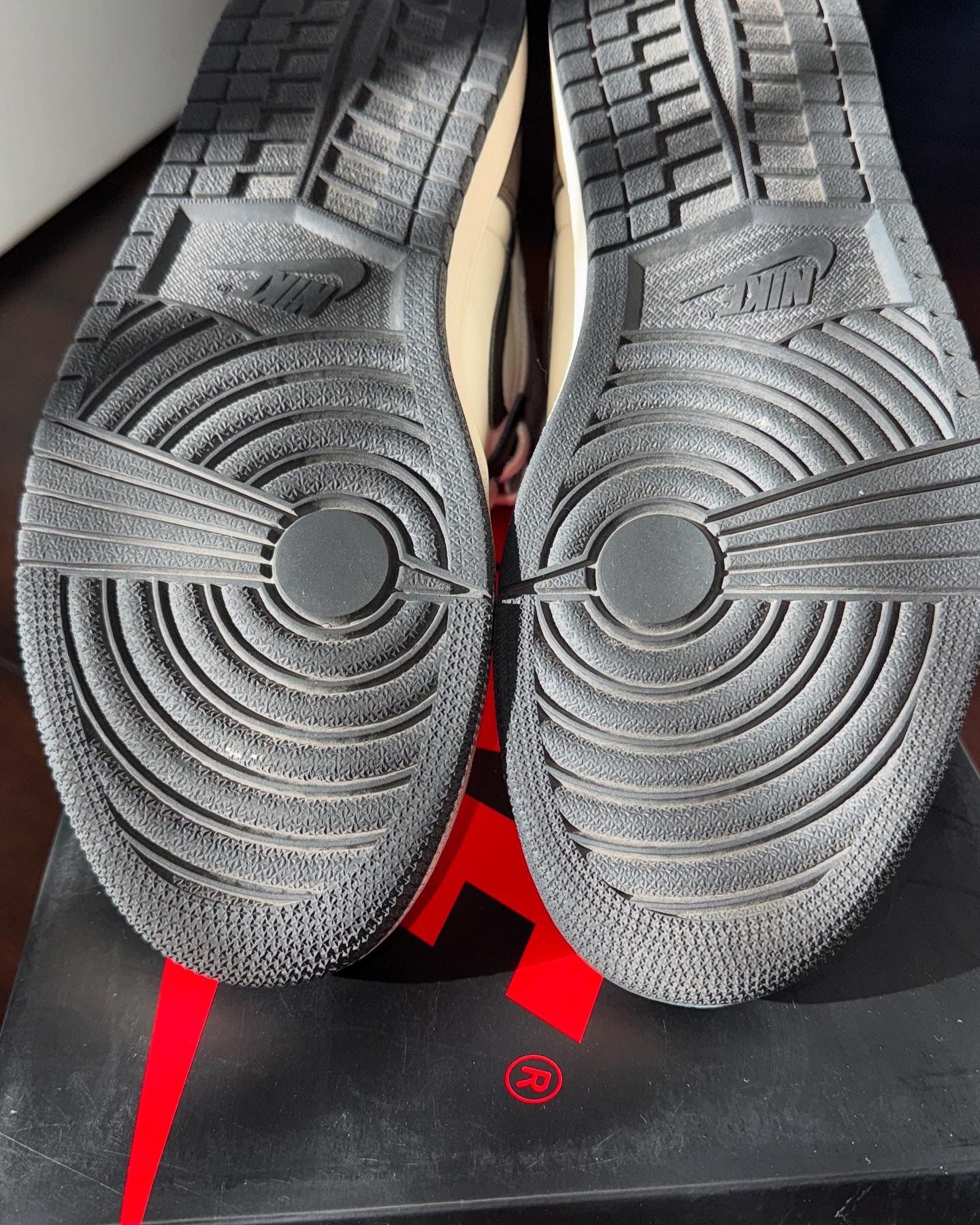 Jordan 1 Retro OG High Dark Mocha Size 10.5 OG ALL