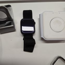 Apple Watch Series 7 With Many accessories 