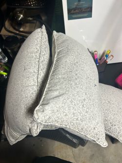 4 Pillows