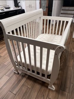 Baby Crib - Wooden