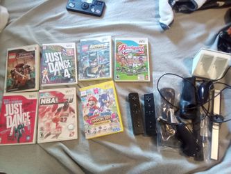 Wii Games An Controllers With Nunchucks