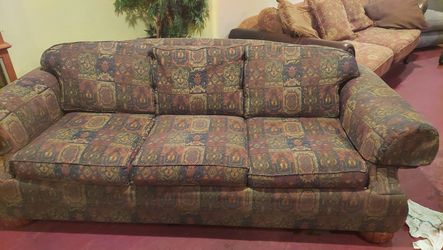 Moving must sell Mathis brothers sofa excellent condition paid over 1299 must sell l 1st come for a serve