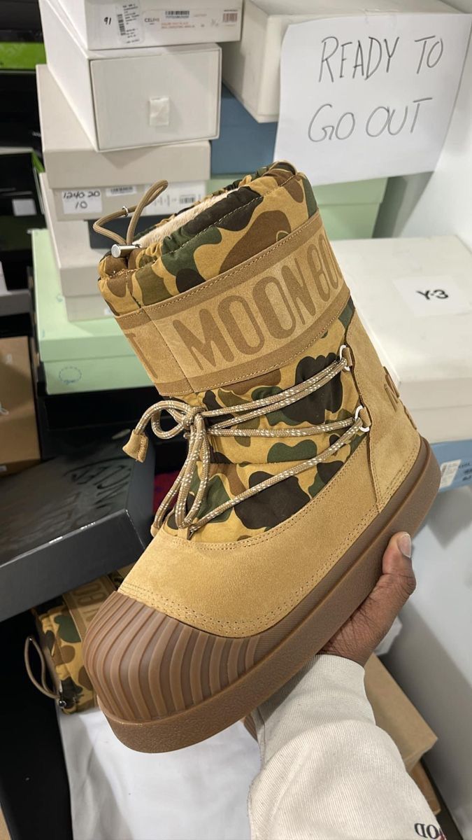 Moon Boots Read Des