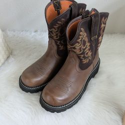 6.5 Woman Cowboy Boots/ Hard Toe Boots 